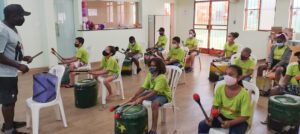 Famílias são beneficiadas com alimentos e kits de higiene em Vespasiano - MG