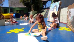 Arte moderna encanta crianças e adolescentes