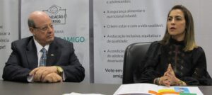 Soraya Thronicke assina termo de compromisso com a Fundação Abrinq