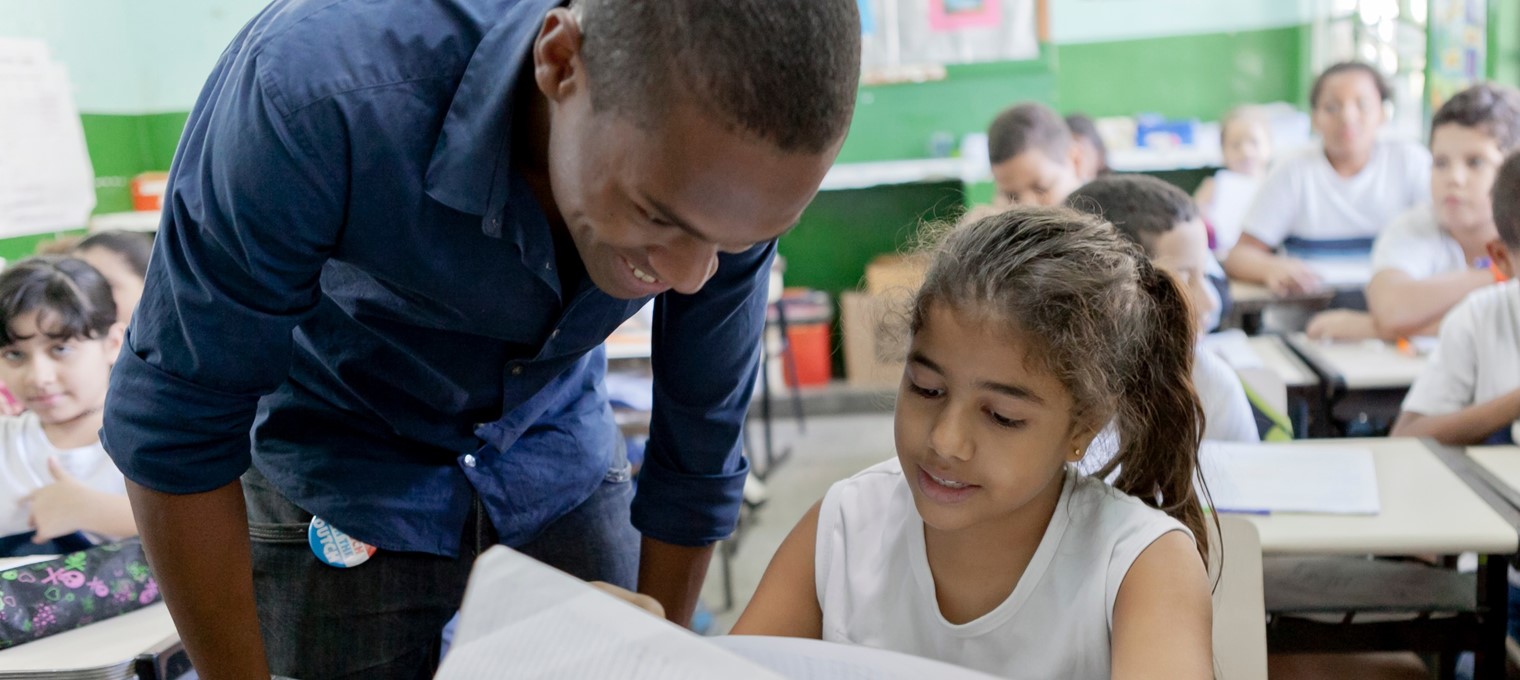 noticia-professores Dia dos Professores: conheça os programas e projetos da Fundação Abrinq voltados a estes profissionais