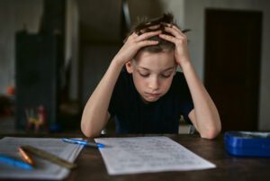 Fique atento aos sinais de ansiedade em crianças e adolescentes no retorno às aulas