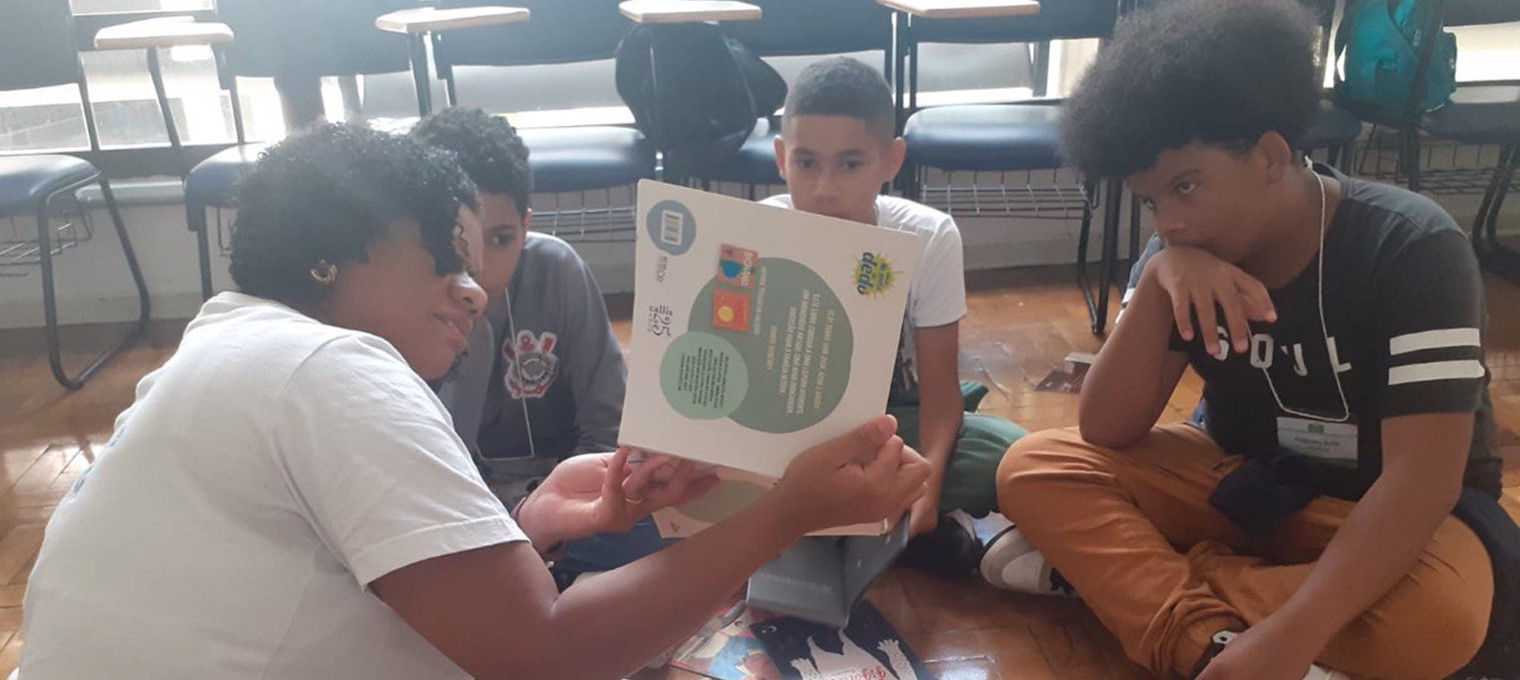 Notícia pMHh Fundação Abrinq fortalece hábito da leitura para adolescentes de São Paulo