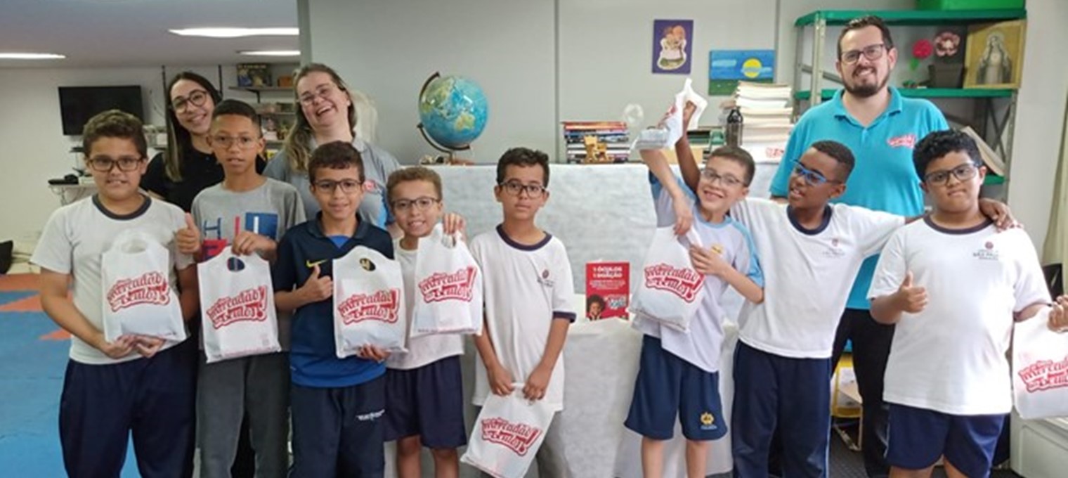 Notícia site óculos Fundação Abrinq e Mercadão dos Óculos unem forças para doar óculos a crianças e adolescentes